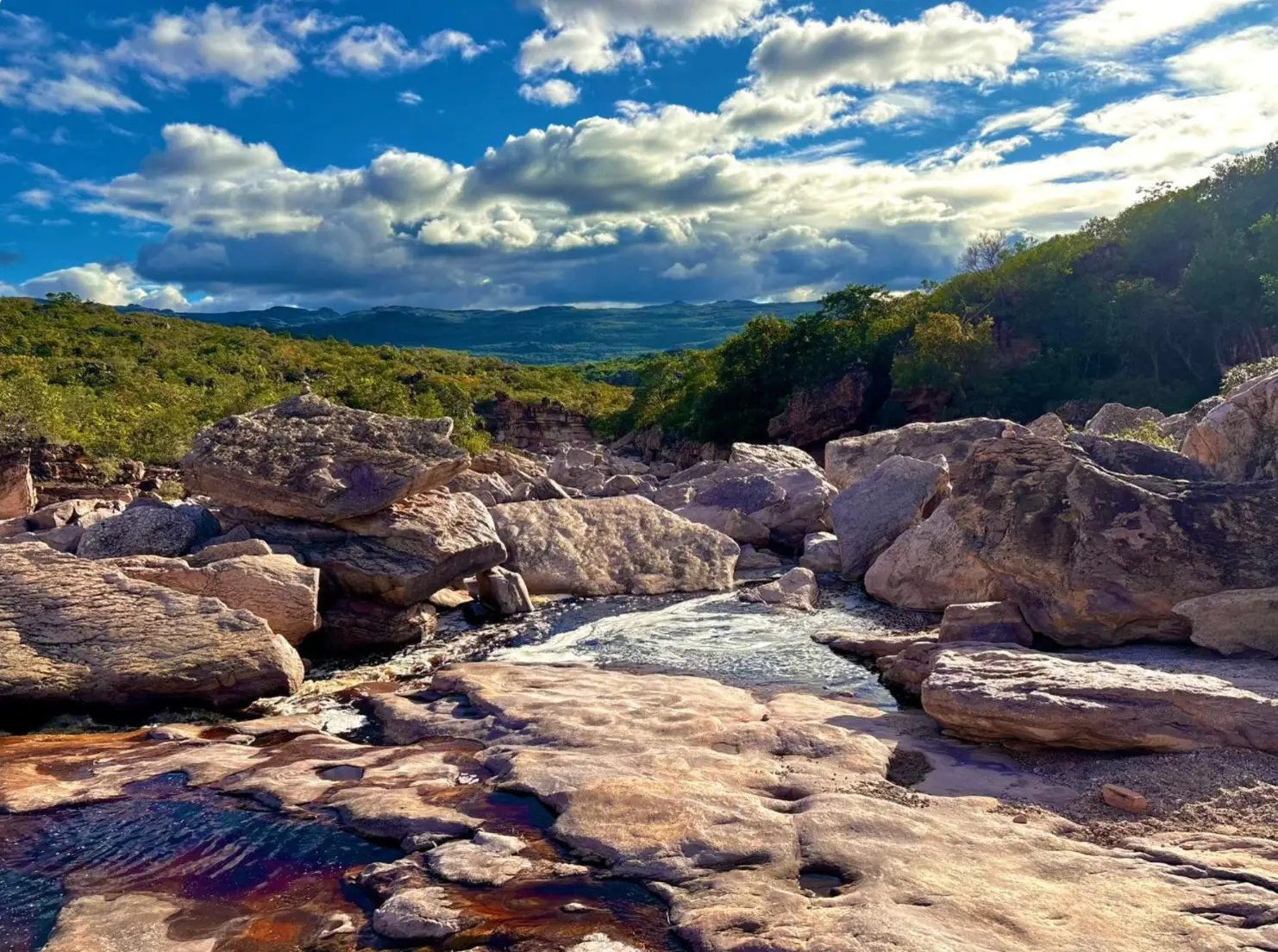Poços naturais e cachoeiras